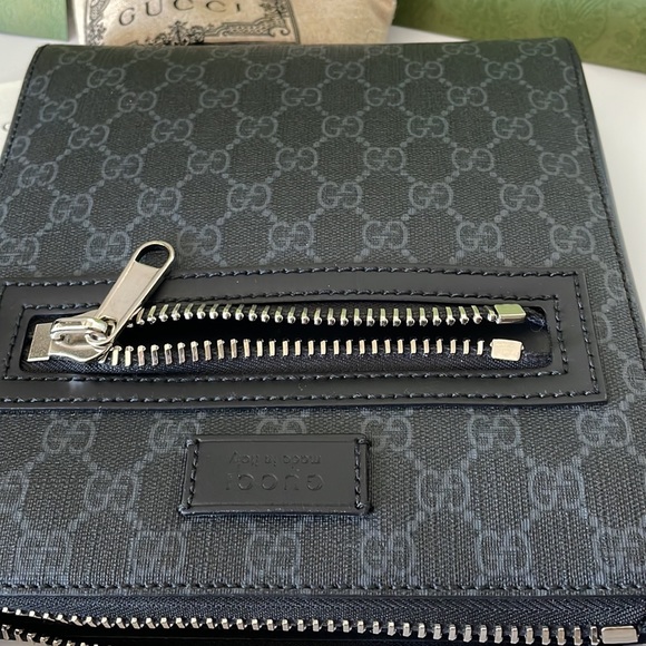 ❌(SOLD)❌NWT-AUTHENTIC UNISEX MESSENGER LEATHER BAG GUCCI, MADE IN ITALY. - Picture 16 of 17